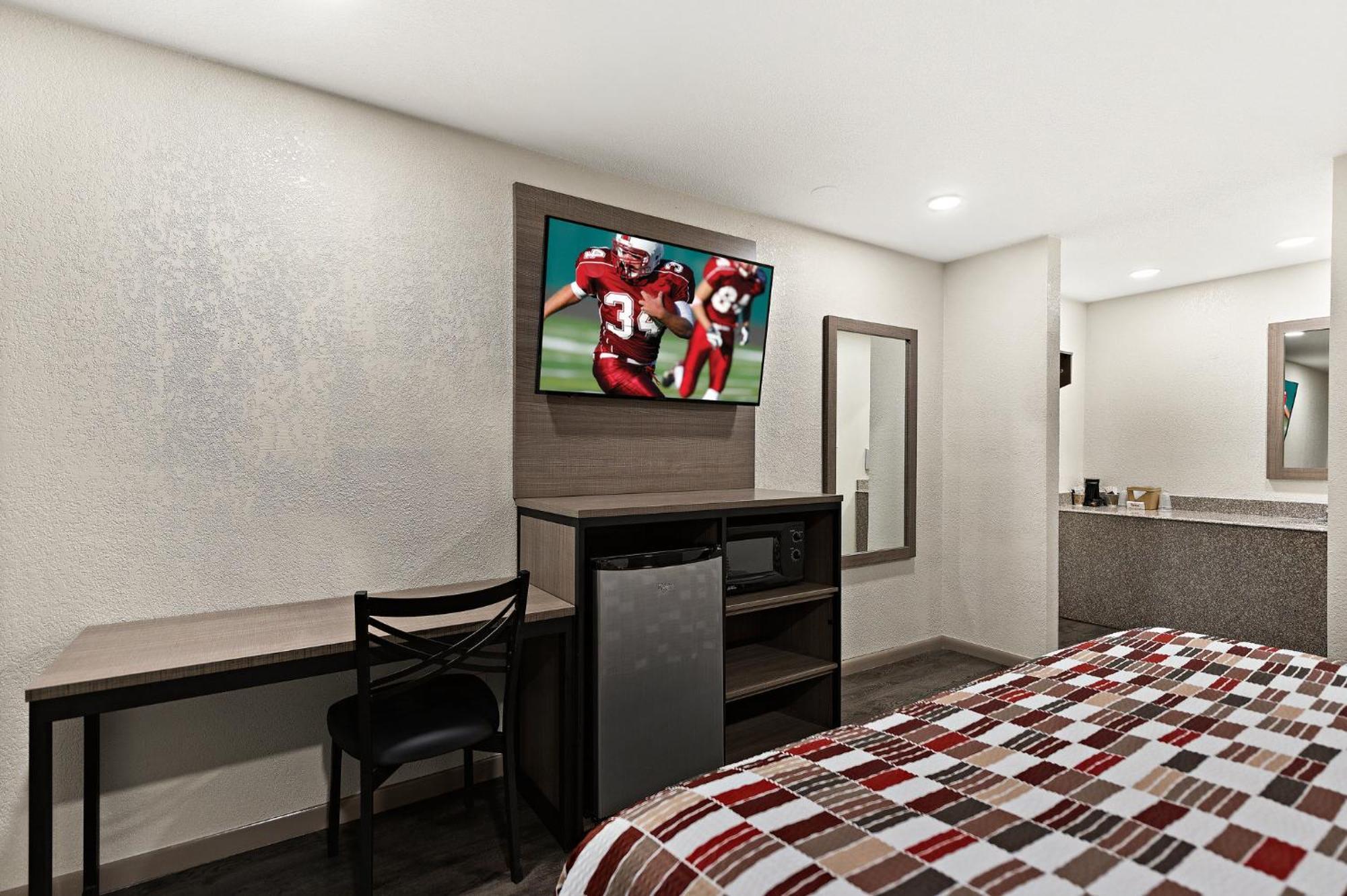 Red Roof Hotel 2*